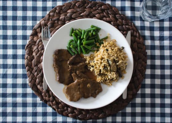 Steak with bulgur and green beans