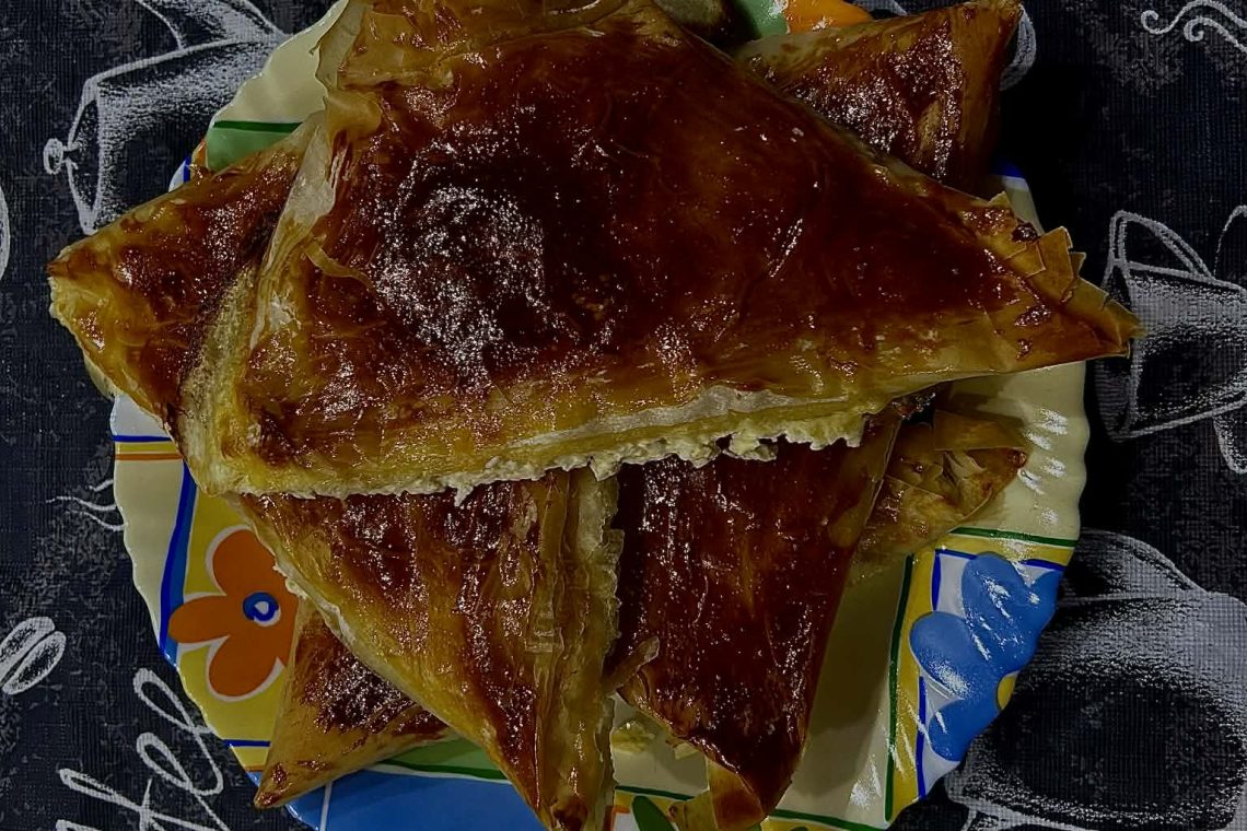 Триъгълни банички с готови кори