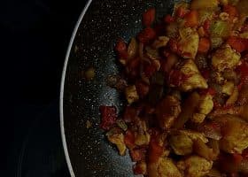 Пилешко месо със зеленчуци